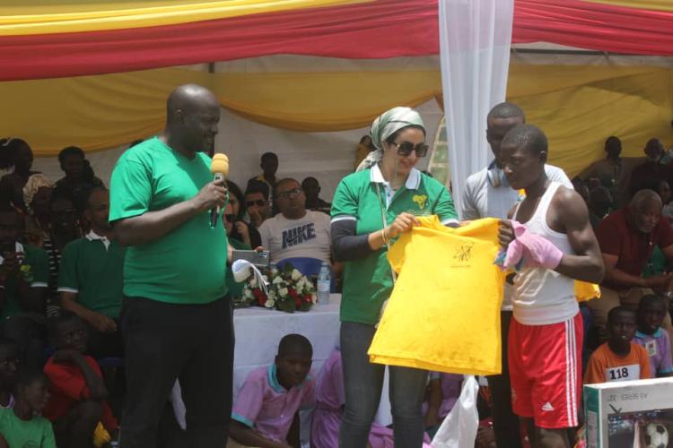 Award of participants during the Health Run in Kitagwenda 