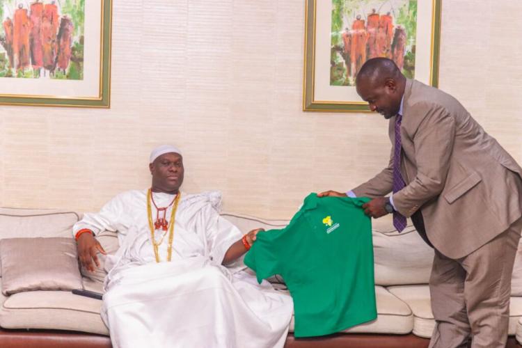 His Imperial Majesty Dr Oba Adeyeye Ogunwusi Ooni of Ife , Vice Chairman of Nigerian Council of cultural leaders in a meeting with AAYC team led by the Secretary General