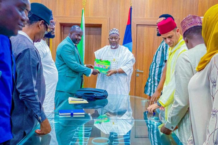 H.E. MUHAMMED BADARU ABUBAKAR CON receiving AAYC Souvenir from the SECRETARY GENERAL