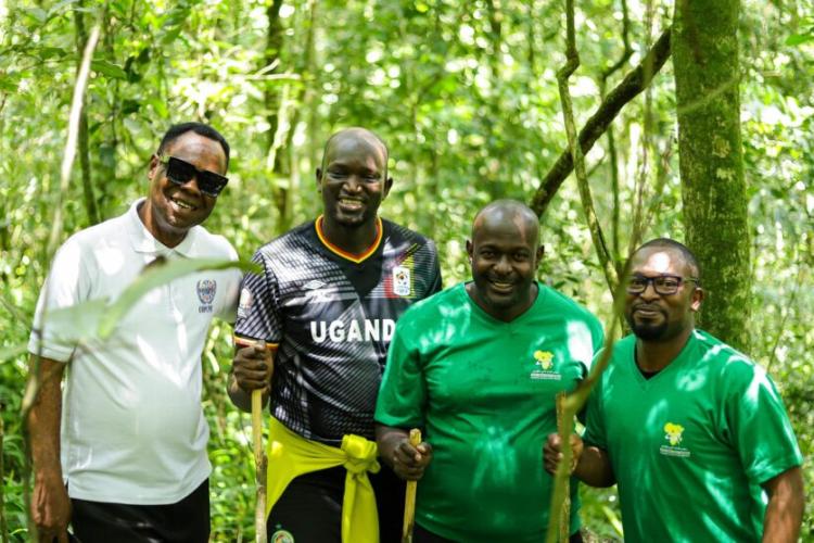 Photo momonet with the delegation in Mabira forest